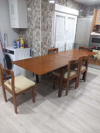 Mesa y 4 Sillas de Comedor Madera