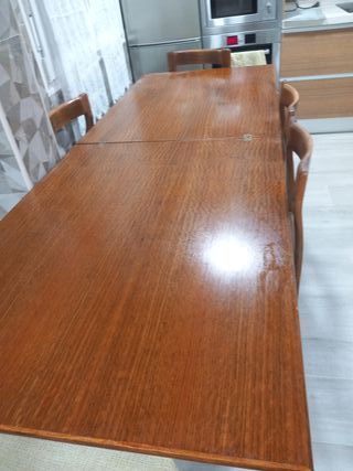 Mesa y 4 Sillas de Comedor Madera