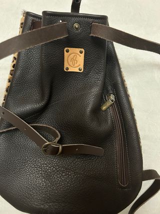 Mochila de cuero con estampado de leopardo