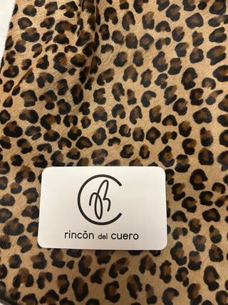 Mochila de cuero con estampado de leopardo
