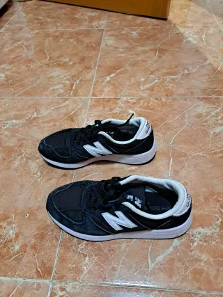 Zapatillas New Balance Negras y Blancas