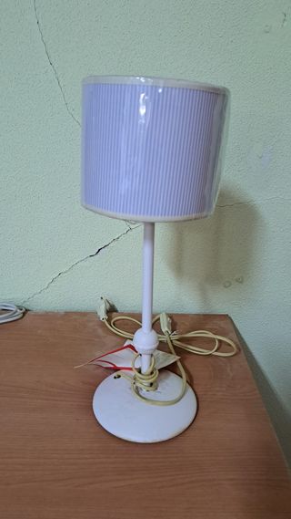 Lámpara de mesa azul y blanca