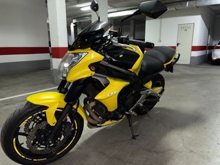 Kawasaki ER-6N Amarilla