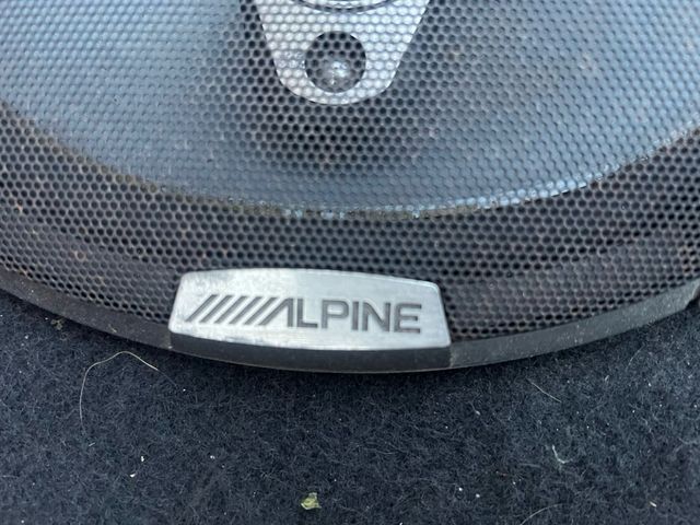 Bandeja trasera Saxo con altavoces Alpine