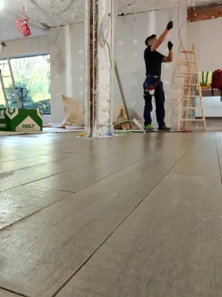 Servicios de solador y alicatador