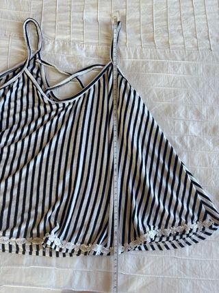 Top de rayas blanco y azul