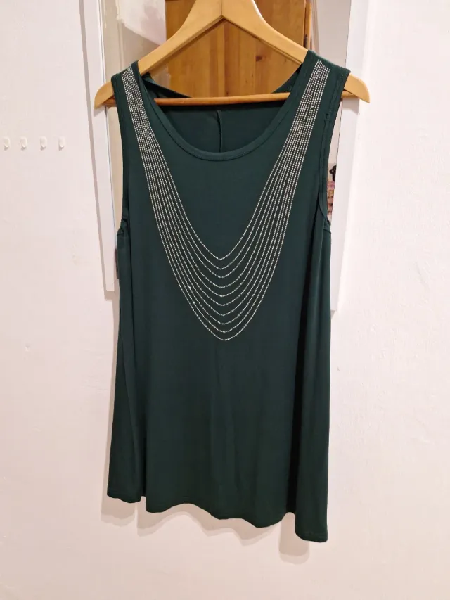 Blusa verde com strass