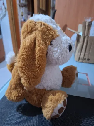 Perro peluche bailarin