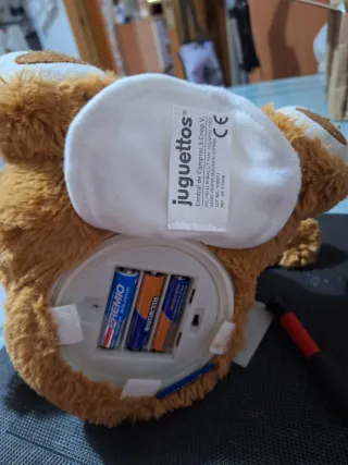 Perro peluche bailarin