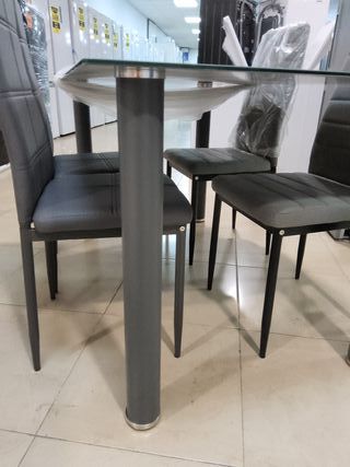 Mesa de comedor Axyss cristal y metal