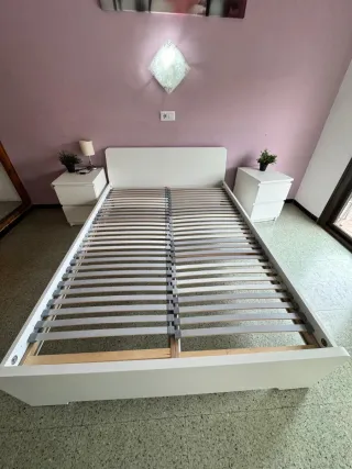 Cama blanca moderna