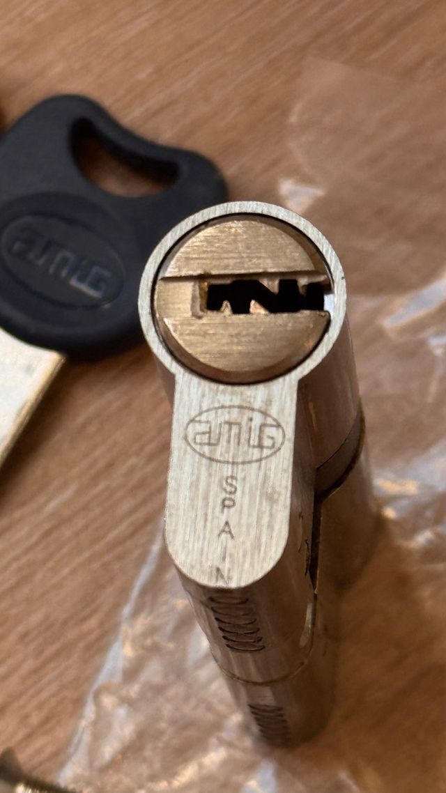 Bombín Seguridad Doble Embrague Amig 30x40