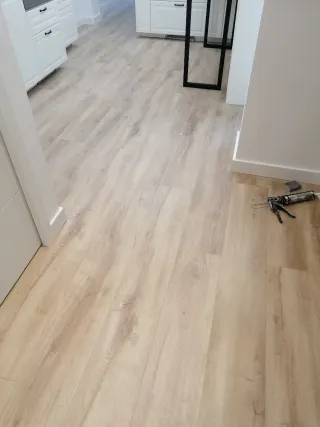 Carpintero montaje de tarima 