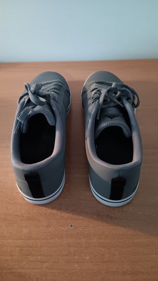 Zapatillas Adidas Grises y Negras