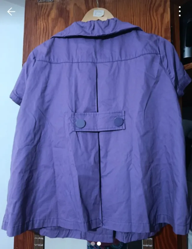 Chaqueta morada corta