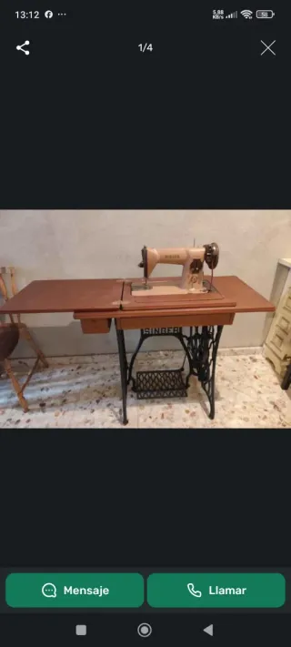 Máquina de coser Singer antigua con mesa