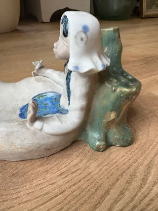 Figura cerámica vintage niña con delantal