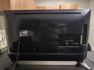 Smart TV LG 32 con soporte de pared