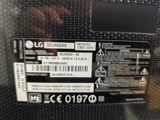 Smart TV LG 32 con soporte de pared