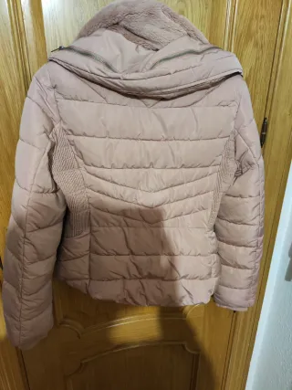 Abrigo Zara rosa con pelo