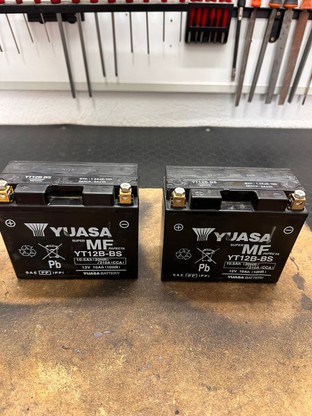 2 Baterías Yuasa YT12B-BS
