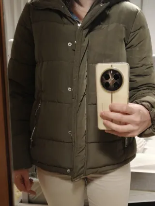 Chaqueta acolchada verde con capucha