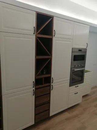 Carpintero montaje de puertas