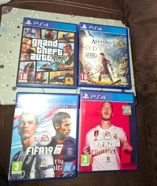 PS4 Negra + 4 Juegos
