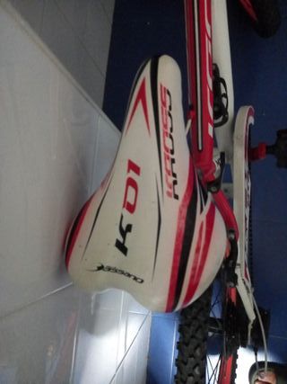 Bicicleta MTB niño roja y blanca