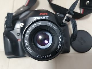Cámara Zenit 212K Analógica con Objetivo Helios
