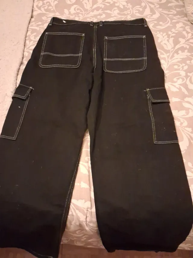 Pantalón cargo negro