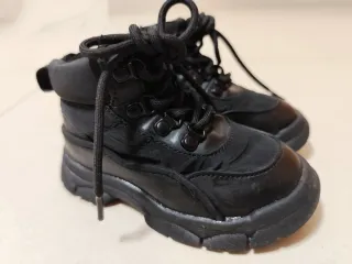 Botas para Rapaz marca Zara (T.21)