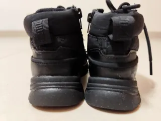 Botas para Rapaz marca Zara (T.21)