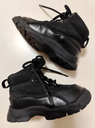 Botas para Rapaz marca Zara (T.21)