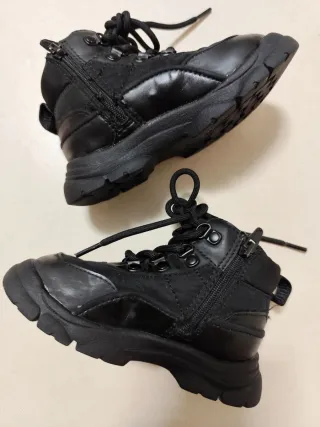 Botas para Rapaz marca Zara (T.21)