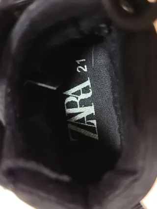 Botas para Rapaz marca Zara (T.21)