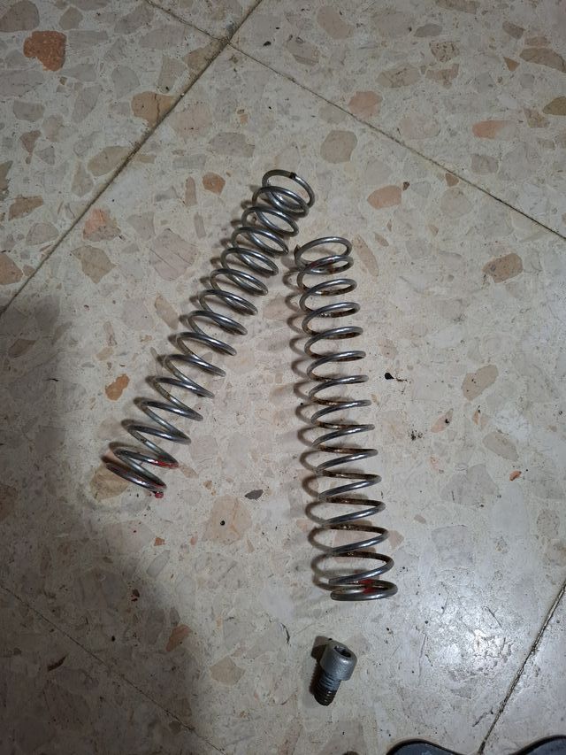 Copriforcella e molle Rabasa Derbi