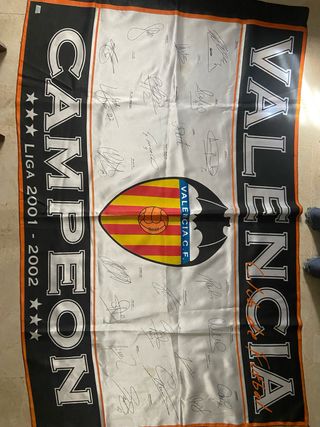 Bandera Valencia CF Campeón Liga 01-02 Firmada