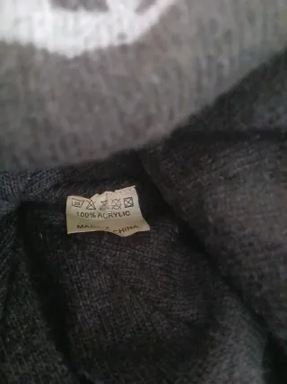 Cappello con visiera in lana