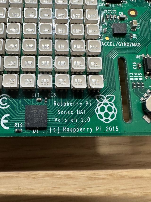 Raspberry Pi Sense HAT - Matriz 8x8 y Sensores