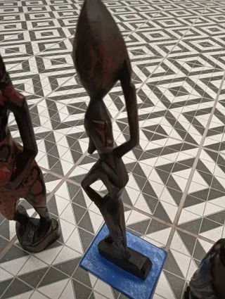 Figuras étnicas africanas de madera