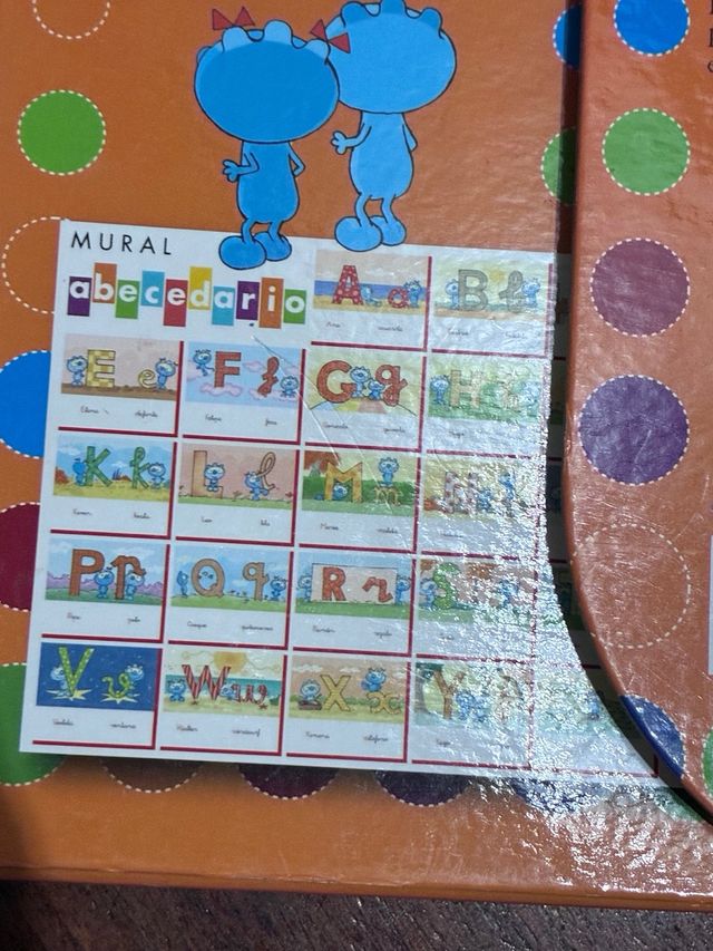 Libro infantil Bebo y Teca de paseo con las letras