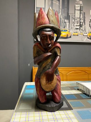 Escultura de madera artesanal