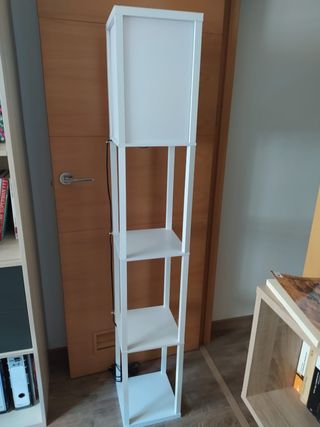 Lámpara de pie blanca