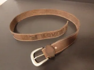 Cinturón Levi's clásico de cuero marrón