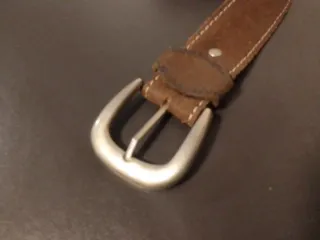 Cinturón Levi's clásico de cuero marrón