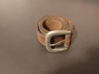 Cinturón Levi's clásico de cuero marrón