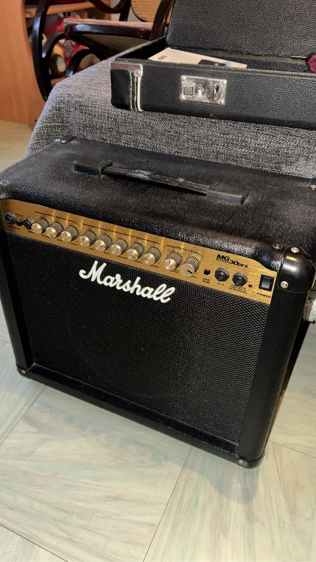 Amplificatore Marshall MG30FX nero/oro