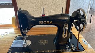 Máquina de coser Sigma antigua