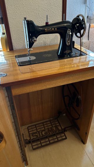 Máquina de coser Sigma antigua